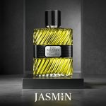 اگر به دنبال یک *عطر مردانه شیک، کلاسیک، رسمی و ماندگار هستید، Eau Sauvage Parfum 2017 از برند Dior یکی از انتخاب‌های خاص و خوش‌پوش برای آقایانی است که رایحه‌های مرکباتی، چوبی و گرم را دوست دارند. این عطر نسخه‌ای قوی‌تر و عمیق‌تر از خانواده معروف او ساواج دیور است و نسبت به Eau Sauvage کلاسیک، حس جدی‌تر، مردانه‌تر و لوکس‌تری دارد.