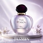 اگر به دنبال عطری زنانه، شفاف، شیک و ماندگار هستید، Pure Poison از برند دیور یکی از گزینه‌های محبوب و خاص محسوب می‌شود. این عطر برای خانم‌هایی مناسب است که رایحه‌ای لطیف، گلی و کمی میوه‌ای می‌خواهند؛ عطری که حضورش حس ظرافت و زنانگی را به زیبایی منتقل می‌کند و برای استفاده روزانه و مراسم‌های خاص مناسب است.