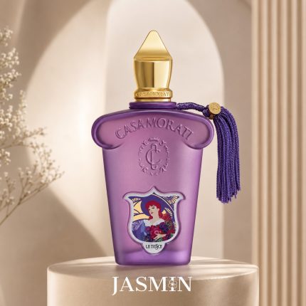 اگر به دنبال عطری زنانه، شیک، لطیف و بسیار لوکس هستید، *La Tosca Xerjoff یکی از عطرهای خاص و خوش‌ساخت برند ایتالیایی زرجوف است. این عطر با الهام از ظرافت و شکوه اپرای کلاسیک طراحی شده و رایحه‌ای رمانتیک، باوقار و ماندگار را ارائه می‌دهد. La Tosca انتخابی عالی برای خانم‌هایی است که به عطرهای گلی، پودری و شیک علاقه دارند.