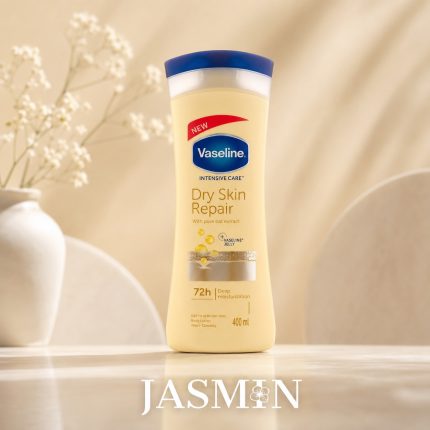 خرید لوسیون بدن وازلین Dry Skin Repair حجم 400 میل؛ حاوی عصاره جو دوسر و ژلی وازلین، مناسب پوست خشک، رطوبت‌رسان 72 ساعته، خوش‌جذب و مناسب استفاده روزانه.