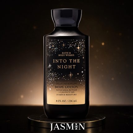 خرید لوسیون بدن بت اند بادی Into the Night با رایحه تمشک تیره، رز مخملی، کهربا، پچولی و مشک موکا؛ لوسیون بدن زنانه، خوشبو، گرم و لوکس