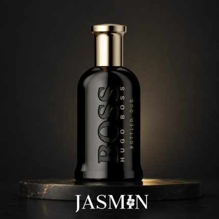 خرید عطر Boss Bottled Oud اصل با رایحه گرم، چوبی، ادویه‌ای و عودی. بررسی نت‌های بویایی، ماندگاری، پخش بو و قیمت ادکلن Hugo Boss Bottled Oud.