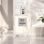 خرید عطر Chanel N°5 L’Eau با رایحه مرکباتی، گلی و مشکی؛ بررسی نت‌ها، ماندگاری، پخش بو، تفاوت نسخه‌ها و راهنمای خرید شنل نامبر ۵ لئو.