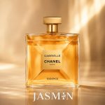 خرید عطر Chanel Gabrielle Essence با رایحه گل مریم، یاس و شکوفه پرتقال؛ بررسی ماندگاری، پخش بو، تفاوت با Gabrielle EDP و راهنمای خرید.