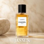 خرید عطر Chanel Comète EDP با رایحه شکوفه گیلاس، زنبق، هلیوتروپ و مشک سفید؛ بررسی ماندگاری، پخش بو و راهنمای خرید شنل کومت.
